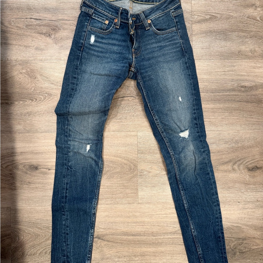 Levi's Distressed Dark Blue Skinny Jeans